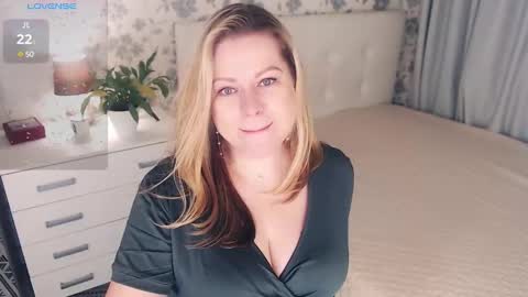 Snapshot of helenbonham chatting on 02/01/25, 06:43 Helena Bonham online show from 02/01/25, 06:43