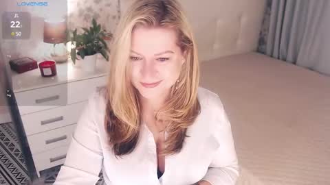 Snapshot of helenbonham chatting on 02/08/25, 03:30 Helena Bonham online show from 02/08/25, 03:30