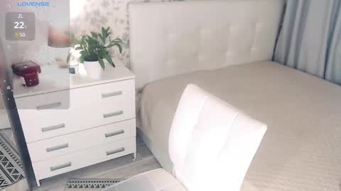 Snapshot of helenbonham chatting on 02/10/25, 05:14 Helena Bonham online show from 02/10/25, 05:14