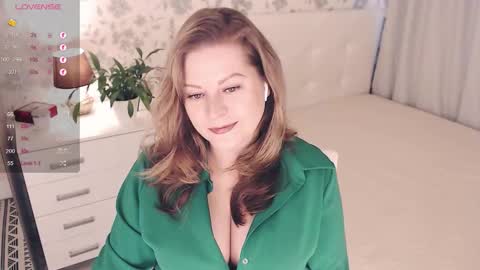 Snapshot of helenbonham chatting on 09/11/25, 05:29 Helena Bonham online show from 09/11/25, 05:29