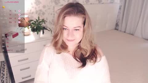 Snapshot of helenbonham chatting on 09/22/25, 10:39 Helena Bonham online show from 09/22/25, 10:39