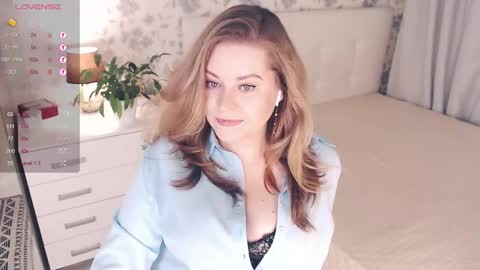 Snapshot of helenbonham chatting on 10/09/25, 07:01 Helena Bonham online show from 10/09/25, 07:01