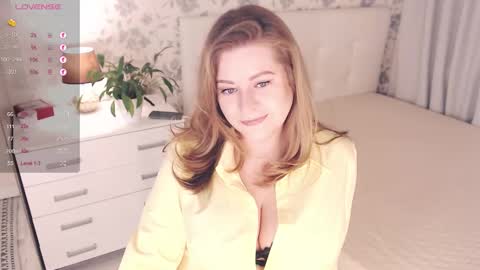 Snapshot of helenbonham chatting on 10/11/25, 05:17 Helena Bonham online show from 10/11/25, 05:17