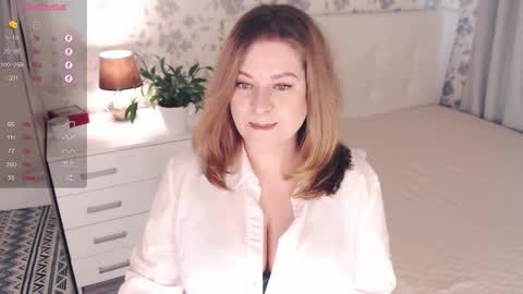 Snapshot of helenbonham chatting on 10/15/25, 06:35 Helena Bonham online show from 10/15/25, 06:35