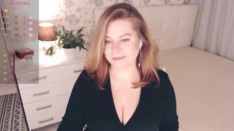 Snapshot of helenbonham chatting on 10/19/25, 04:57 Helena Bonham online show from 10/19/25, 04:57