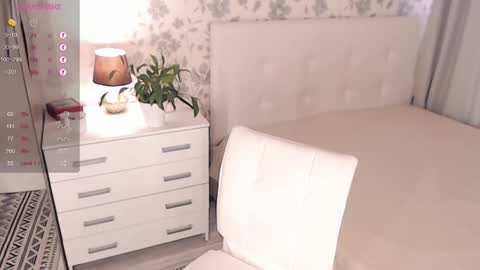 Snapshot of helenbonham chatting on 10/22/25, 10:59 Helena Bonham online show from 10/22/25, 10:59