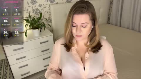 Snapshot of helenbonham chatting on 12/13/25, 09:53 Helena Bonham online show from 12/13/25, 09:53