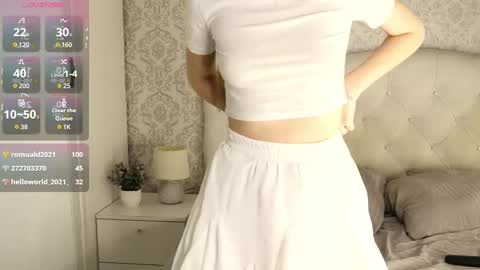 Snapshot of helenchristensen chatting on 02/19/25, 10:20 Sarah here Help to make 100 thumbs up online show from 02/19/25, 10:20