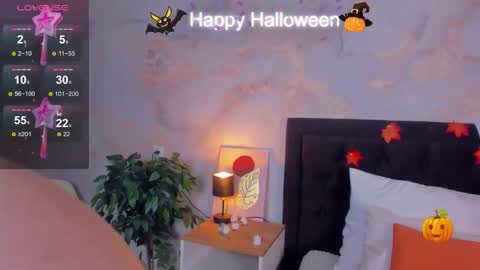 helendanvers online show from 10/31/25, 03:07