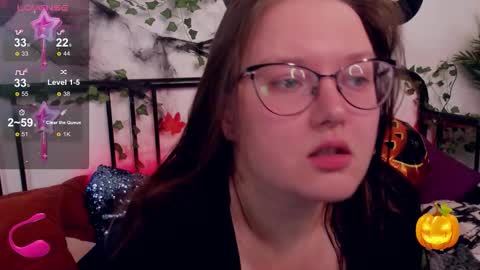 helendanvers online show from 11/05/25, 02:55