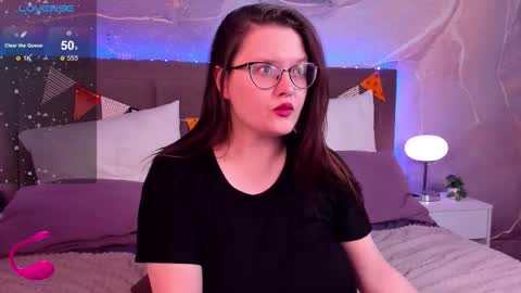 helendanvers online show from 11/09/25, 12:47