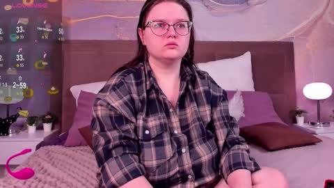 helendanvers online show from 11/13/25, 02:43