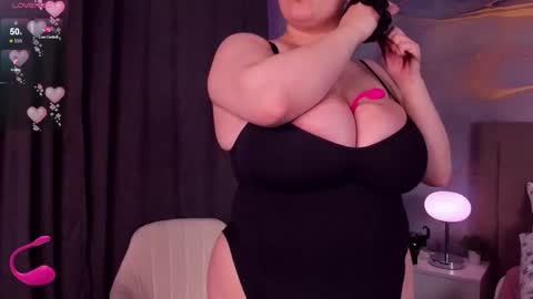 helendanvers online show from 11/19/25, 03:23