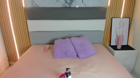 Snapshot of helenebird chatting on 06/09/26, 08:31 online show from 06/09/26, 08:31