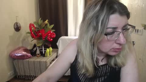 helenenigma online show from 02/19/25, 10:42