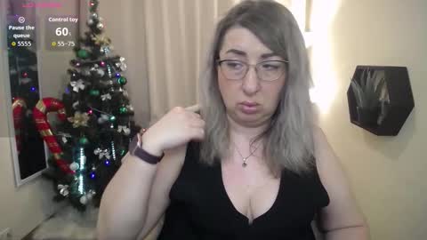 helenenigma online show from 12/17/25, 07:53