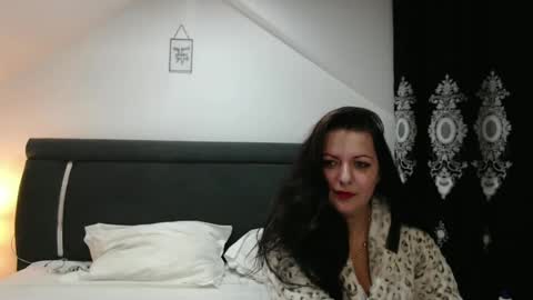 helenhh online show from 12/10/24, 10:06