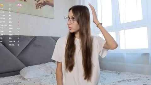 Chloe online show from 11/08/25, 12:27