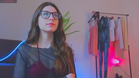 Snapshot of helenmann_ chatting on 03/03/25, 06:04   online show from 03/03/25, 06:04