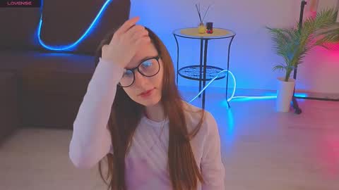 Snapshot of helenmann_ chatting on 03/05/25, 01:50   online show from 03/05/25, 01:50