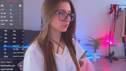 Snapshot of helenmann_ chatting on 03/12/25, 09:55   online show from 03/12/25, 09:55