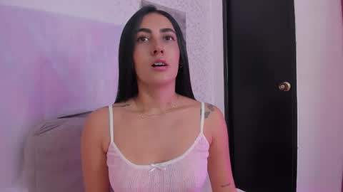 Snapshot of helenn_monroy1 chatting on 11/01/25, 07:05 online show from 11/01/25, 07:05