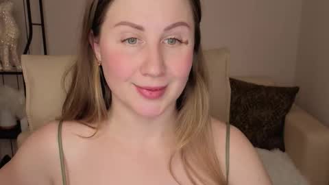 Snapshot of helens_lov chatting on 12/17/25, 08:09 Helen online show from 12/17/25, 08:09