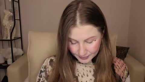 Snapshot of helens_lov chatting on 01/17/26, 02:16 Helen online show from 01/17/26, 02:16