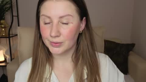 Helen online show from 05/01/26, 01:43