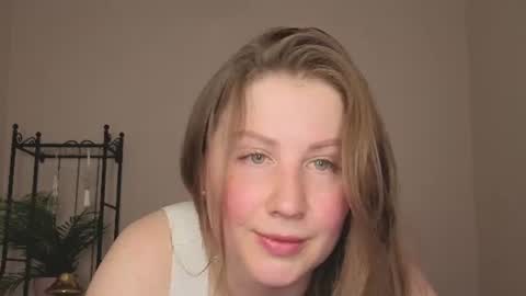 Snapshot of helens_lov chatting on 06/25/26, 02:33 Helen online show from 06/25/26, 02:33