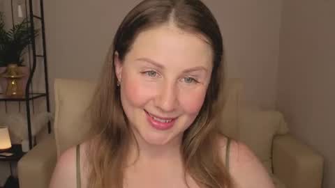 Snapshot of helens_lov chatting on 07/13/26, 02:47 Helen online show from 07/13/26, 02:47