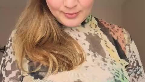 Snapshot of helens_lov chatting on 07/15/26, 05:34 Helen online show from 07/15/26, 05:34