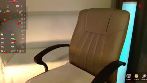 HelenXLove online show from 11/12/25, 05:24