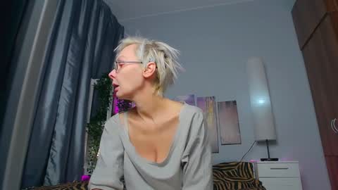 Helga online show from 01/31/25, 04:36