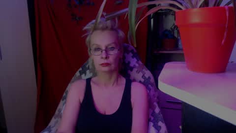 Snapshot of helgahimmele chatting on 03/28/26, 10:53 Helga online show from 03/28/26, 10:53