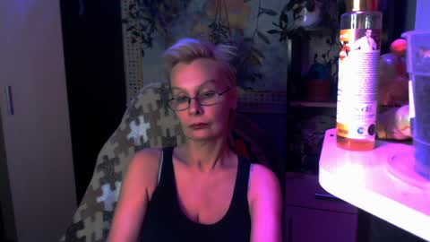 Snapshot of helgahimmele chatting on 04/14/26, 11:44 Helga online show from 04/14/26, 11:44