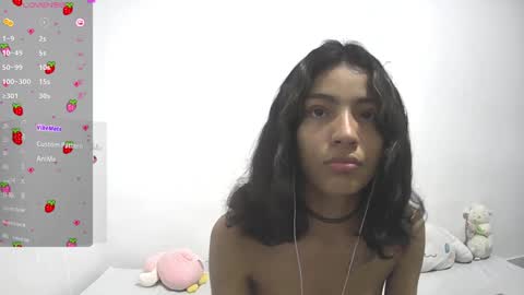 Snapshot of helia_n_amy chatting on 01/13/25, 05:33 Helia Transfem and Amy online show from 01/13/25, 05:33