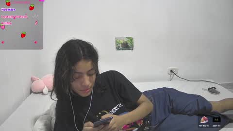 Snapshot of helia_n_amy chatting on 01/14/25, 03:01 Helia Transfem and Amy online show from 01/14/25, 03:01