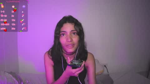 Snapshot of helia_n_amy chatting on 01/19/25, 01:53 Helia Transfem and Amy online show from 01/19/25, 01:53
