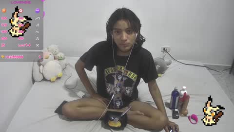 Snapshot of helia_n_amy chatting on 01/24/25, 05:42 Helia Transfem and Amy online show from 01/24/25, 05:42