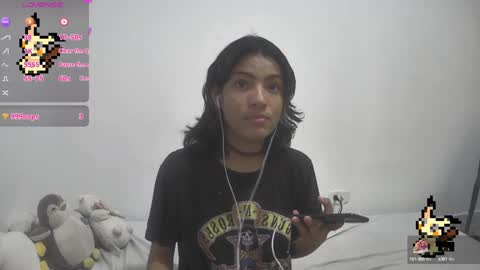 Snapshot of helia_n_amy chatting on 01/24/25, 06:35 Helia Transfem and Amy online show from 01/24/25, 06:35