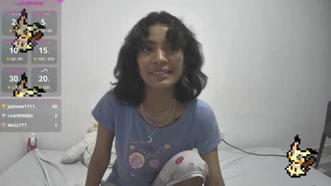 Snapshot of helia_n_amy chatting on 01/31/25, 04:25 Helia Transfem and Amy online show from 01/31/25, 04:25