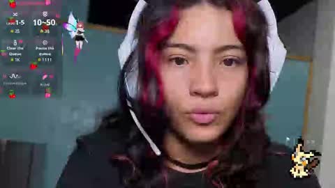 Snapshot of helia_n_amy chatting on 09/23/25, 01:03 Helia Transfem and Amy online show from 09/23/25, 01:03