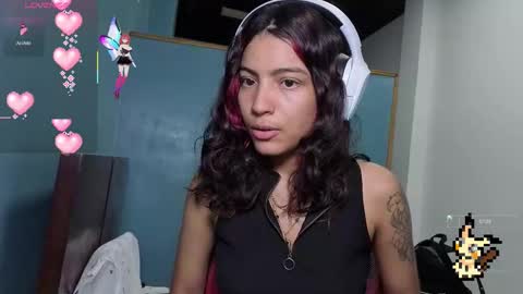 Snapshot of helia_n_amy chatting on 10/15/25, 06:19 Helia Transfem and Amy online show from 10/15/25, 06:19