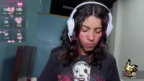 Snapshot of helia_n_amy chatting on 10/17/25, 09:39 Helia Transfem and Amy online show from 10/17/25, 09:39