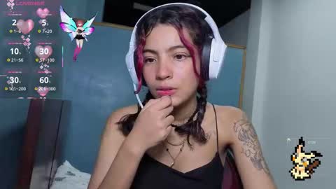 Snapshot of helia_n_amy chatting on 10/20/25, 04:13 Helia Transfem and Amy online show from 10/20/25, 04:13