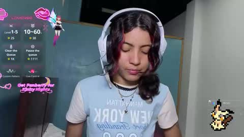 Snapshot of helia_n_amy chatting on 10/28/25, 02:15 Helia Transfem and Amy online show from 10/28/25, 02:15