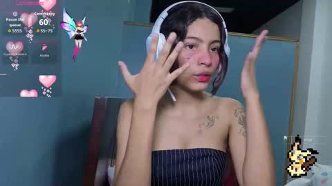 Snapshot of helia_n_amy chatting on 11/10/25, 09:47 Helia Transfem and Amy online show from 11/10/25, 09:47