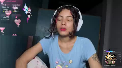 Snapshot of helia_n_amy chatting on 11/11/25, 09:53 Helia Transfem and Amy online show from 11/11/25, 09:53