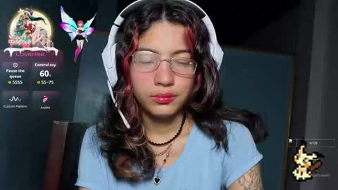 Snapshot of helia_n_amy chatting on 11/15/25, 07:05 Helia Transfem and Amy online show from 11/15/25, 07:05